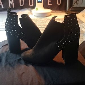 Steve Madden Nuture block heel bootie Size 7.5 black with studs